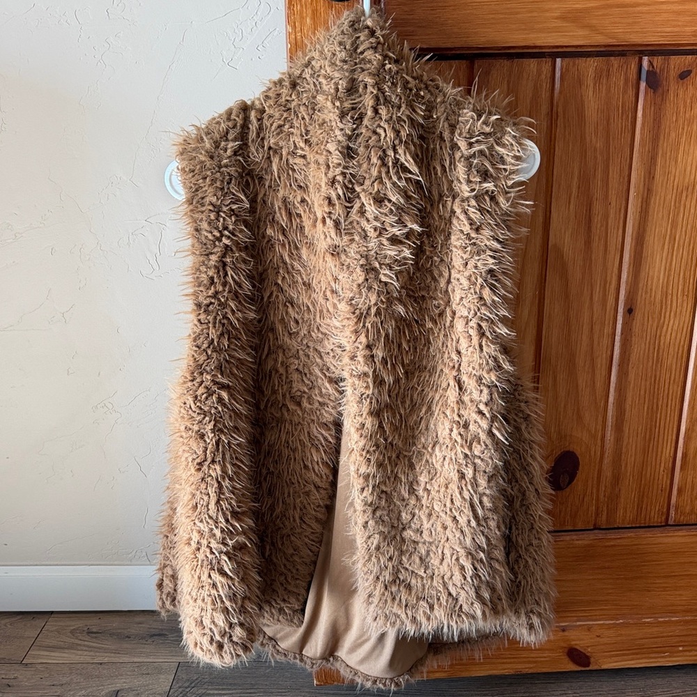 Altar'd State Shaggy Faux Fur Vest - Tan/Brown - Women’s Size Large